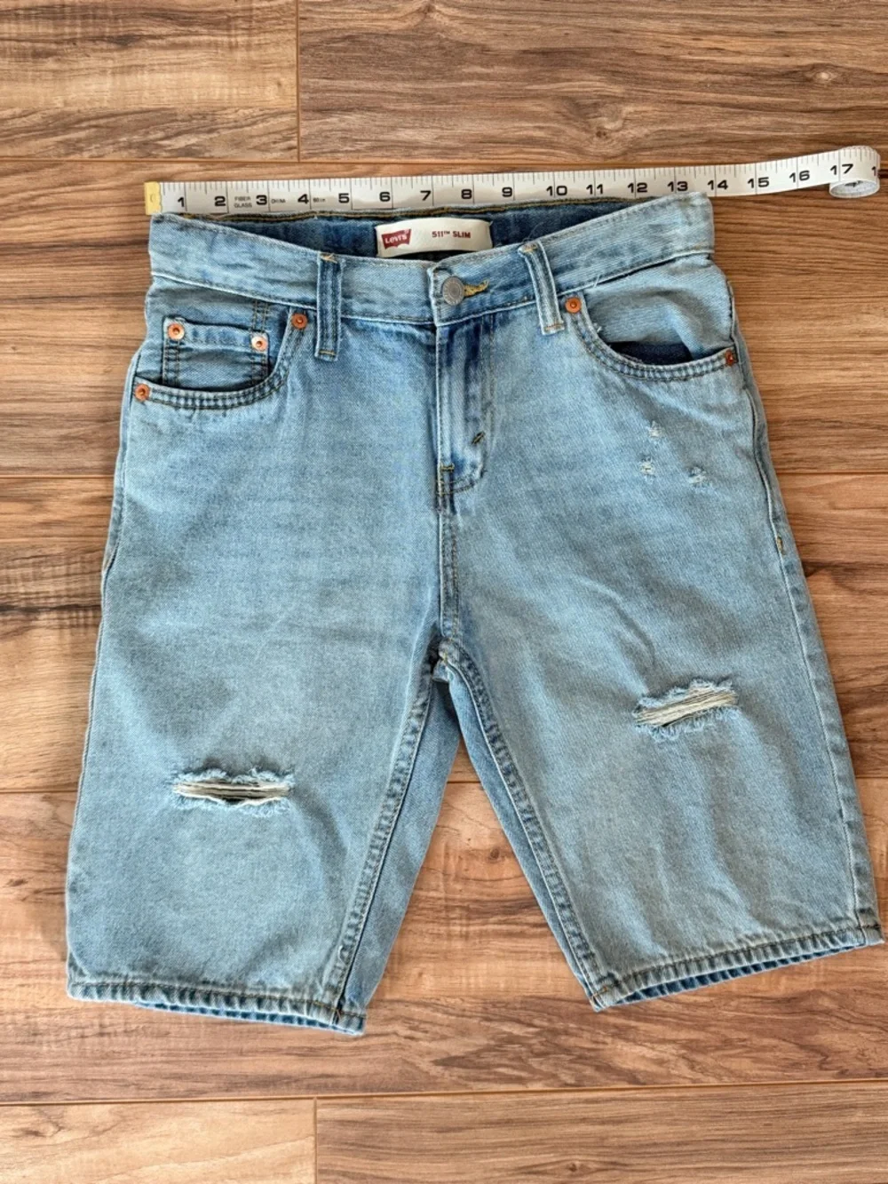 Levi's Light Wash Distressed Denim Boy’s Slim Fit Jean Shorts Jorts Size 14 / 27 - Picture 5 of 6